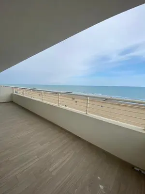 Vista generica sul mare o vista sul mare dall'interno dell'appartamento