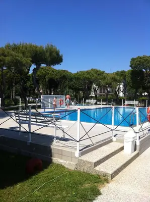 Piscina di PARK RESIDENCE - WALTERIGATO Apartments SOLO PER FAMIGLIE o nelle vicinanze