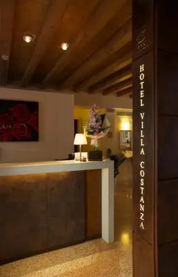 Hall o reception di UNAHOTELS Eco Hotel Villa Costanza Venezia