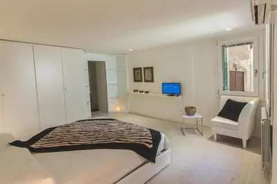 Letto o letti in una camera di VeNICe Cera Casa Del Giglio
