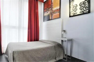Letto o letti in una camera di Hotel Aaron