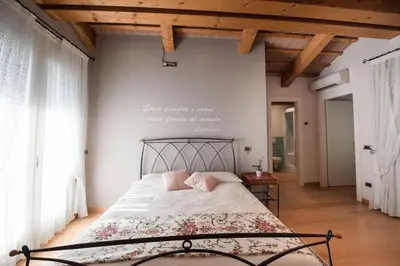 Letto o letti in una camera di Rosa del Grappa