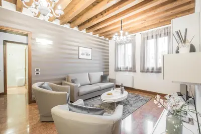 Area soggiorno di Ca' del Monastero 6 Collection Chic Apartment for 4 Guests with Lift
