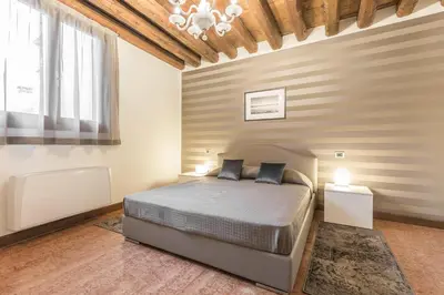 Letto o letti in una camera di Ca' del Monastero 6 Collection Chic Apartment for 4 Guests with Lift