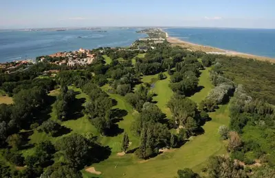 Paesaggio naturale nelle vicinanze della villa