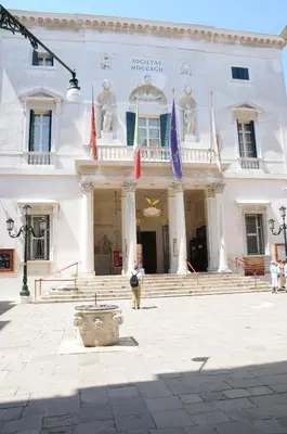 Facciata o entrata di Casa Alba