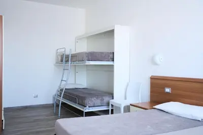 Letto o letti in una camera di Appartamenti Residence Marcello-Piazza Torino-Lido di Jesolo