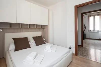 Letto o letti in una camera di San Polo Canal View Apartments by Wonderful Italy