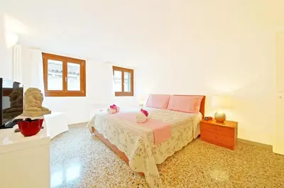 Letto o letti in una camera di Sant'Aponal Apartment Rialto