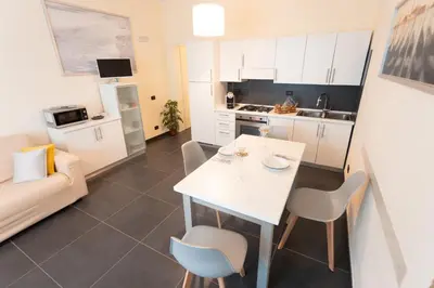 Cucina o angolo cottura di Cà Sottomarina gli Appartamenti in Centro Apartsuite