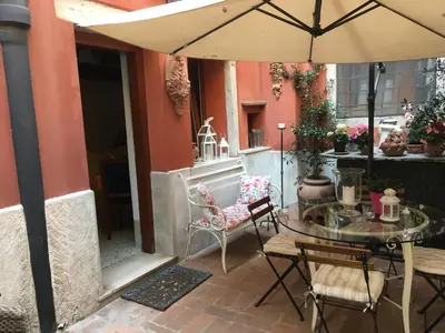 Area soggiorno di Henry's Heaven Apartment