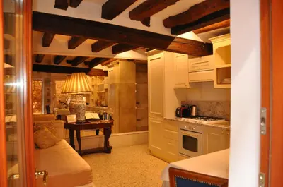 Cucina o angolo cottura di Henry's Heaven Apartment