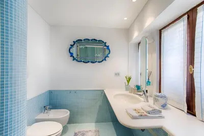 Bagno di Appartamento Perla con vista Canale