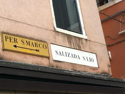 Certificato, attestato, insegna o altro documento esposto da Residenza al Volto