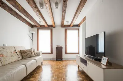 TV o dispositivi per l'intrattenimento presso Goodwind Venice Apartments