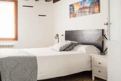 Letto o letti in una camera di Goodwind Venice Apartments