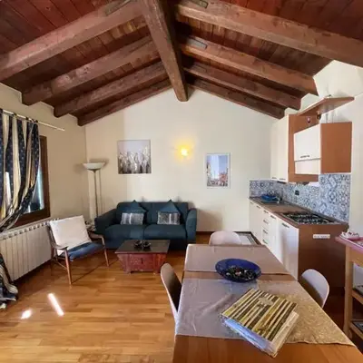Romantic Rialto Apartment