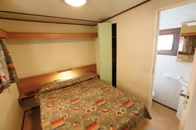 Letto o letti in una camera di Village Camping Joker