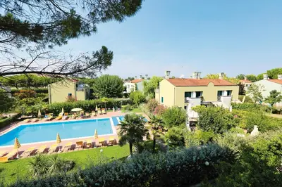 Piscina di Villini Joker ai Frassini o nelle vicinanze