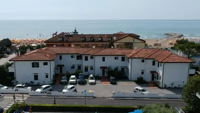 Vista generica sul mare o vista sul mare dall'interno dell'appartamento