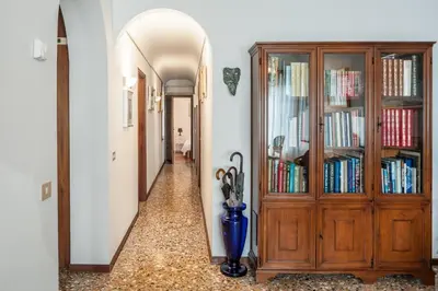Biblioteca nell'appartamento