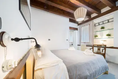 Letto o letti in una camera di VeNICe Cera Casa Santo Stefano