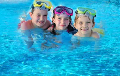 Piscina di Hotel La Brezza frontemare o nelle vicinanze