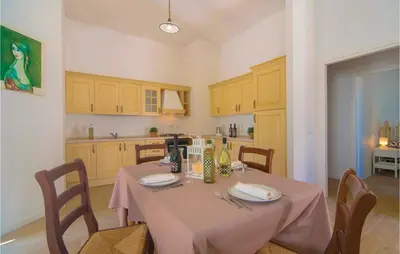 Cucina o angolo cottura di Awesome Apartment In Valnogaredo Pd
