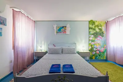 Letto o letti in una camera di Night Galleria holiday home - bed & art in Burano - the pink house