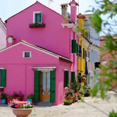 Night Galleria holiday home - bed & art in Burano - the pink house
