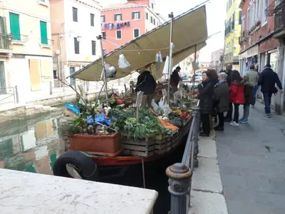 Ospiti di The Other Serenissima (With A/C)