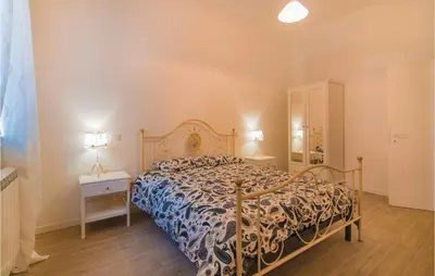 Letto o letti in una camera di Gorgeous Apartment In Valnogaredo Pd