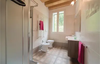 Bagno di Amazing Apartment In Valnogaredo Pd