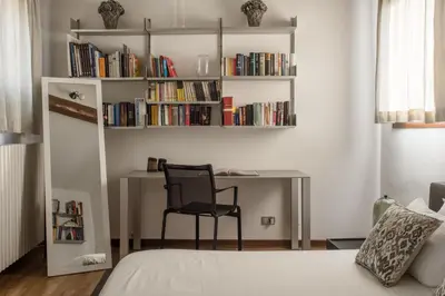 Biblioteca nell'appartamento
