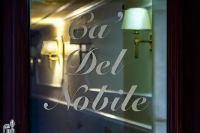 Certificato, attestato, insegna o altro documento esposto da Ca' Del Nobile