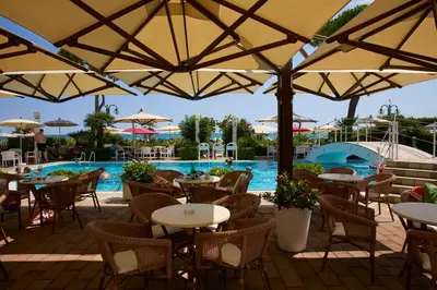 Piscina di Ruhl Beach Hotel & Suites o nelle vicinanze