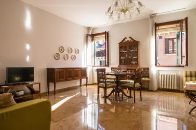 TV o dispositivi per l'intrattenimento presso Rialto Bridge Big apt with Lift by LionHost