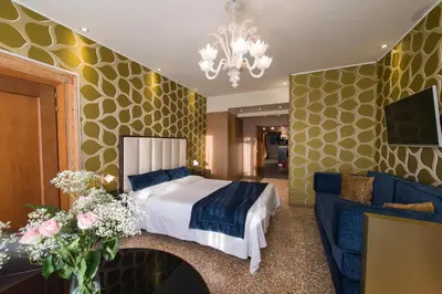 Letto o letti in una camera di Locanda Leon Bianco on the Grand Canal