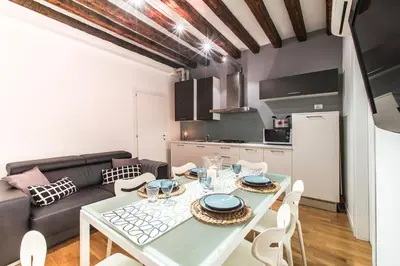Cucina o angolo cottura di Arsenale Design Apartment R&R