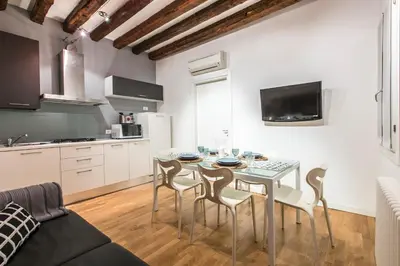 Cucina o angolo cottura di Arsenale Design Apartment R&R