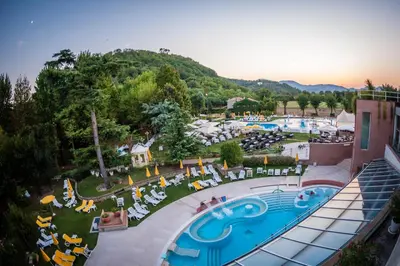 Piscina di Terme Preistoriche Resort & Spa o nelle vicinanze