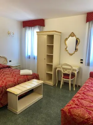 Letto o letti in una camera di Hotel Leonardo