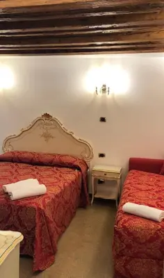 Letto o letti in una camera di Hotel Leonardo