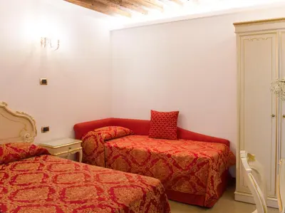 Letto o letti in una camera di Hotel Leonardo