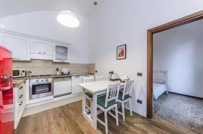 Cucina o angolo cottura di Maurizio House - near the Train Station