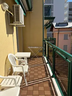 Balcone o terrazza di App4rent - VILLA MIMOSA - 3 Family apartments - parking, wifi, near the beach