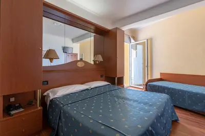 Letto o letti in una camera di Hotel Mondial
