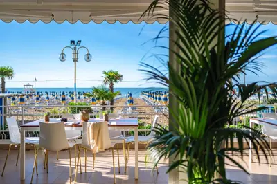 Vista generica sul mare o vista sul mare dall'interno dell'hotel