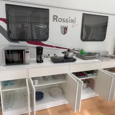Cucina o angolo cottura di WMC BUSCHMANN camping-in-venedig Wohnwagenvermietung at UNION LIDO Cavallino