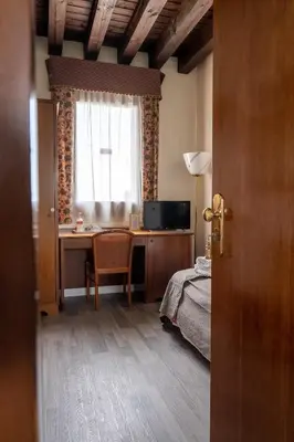 TV o dispositivi per l'intrattenimento presso Hotel Villa Sara